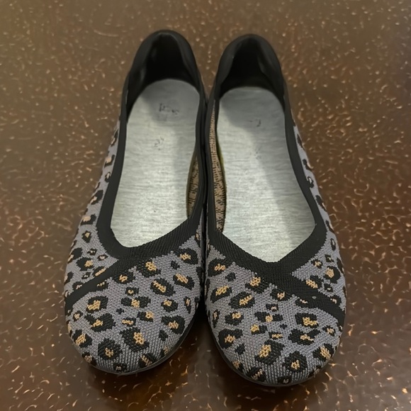Cloudsteppers by Clarks Black and Tan Patterned Flats - Picture 1 of 6